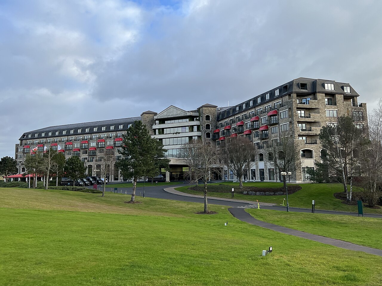 Celtic Manor Resort Hotel (geograph 7343881) (cropped)